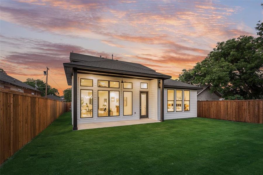 Exterior details and patio area of a home in , Dallas (Image 3).