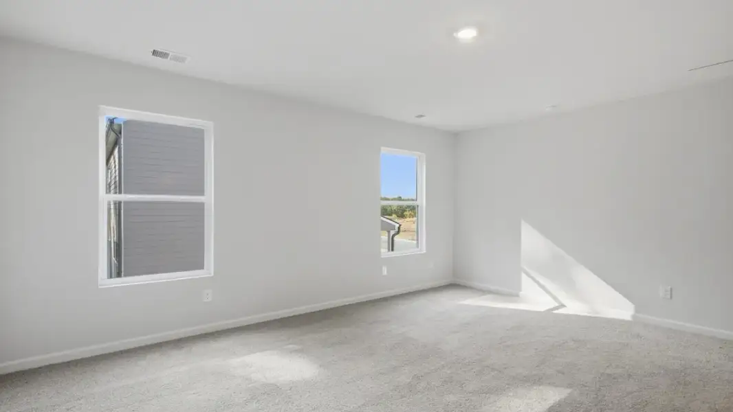 Representative unfurnished interior of a home built from the Green by D.R. Horton in Aurora Creek, Dallas (Image 23).