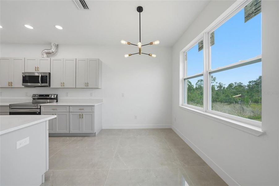 Spacious, unfurnished interior of a new home in , Port Charlotte (Image 19).