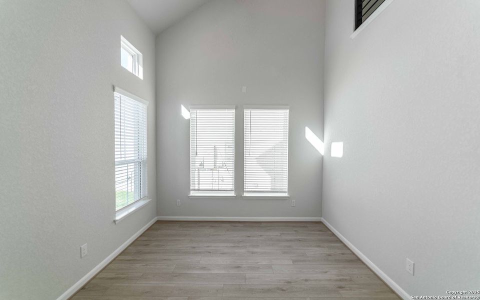 Spacious, unfurnished interior of a new home in Arcadia Ridge, San Antonio (Image 16). Spacious, unfurnished interior of a new home in Arcadia Ridge, San Antonio (Image 16).