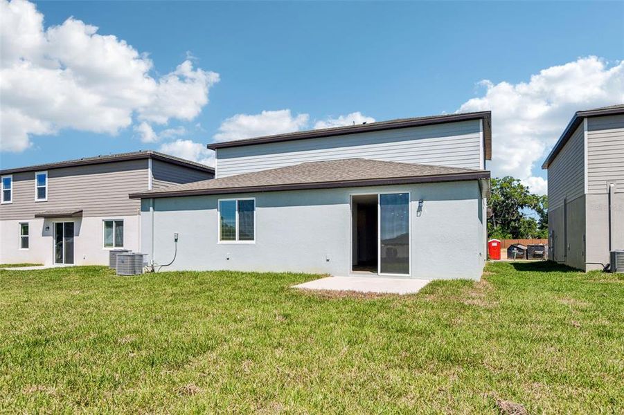Exterior details and patio area of a home in Hilltop Vistas, Dade City (Image 16).