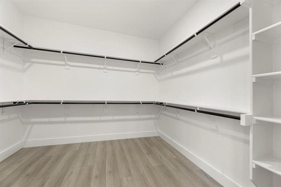 21. 15004 Pizarro - Closet