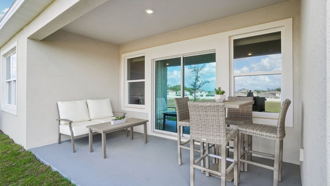 Representative exterior details of a home built from the Madison by D.R. Horton in Summit View, Dade City (Image 3).