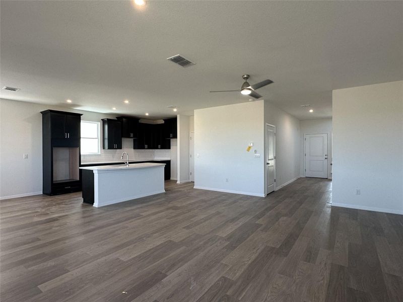 Spacious, unfurnished interior of a new home in Porter Country, Buda (Image 7). Spacious, unfurnished interior of a new home in Porter Country, Buda (Image 7).