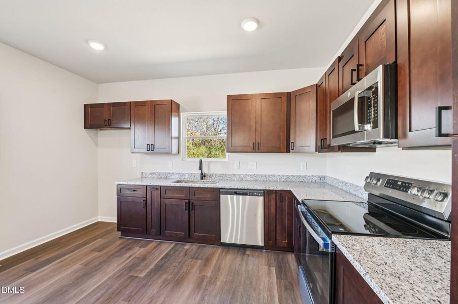 13-web-or-mls-Foster St-S0711-013