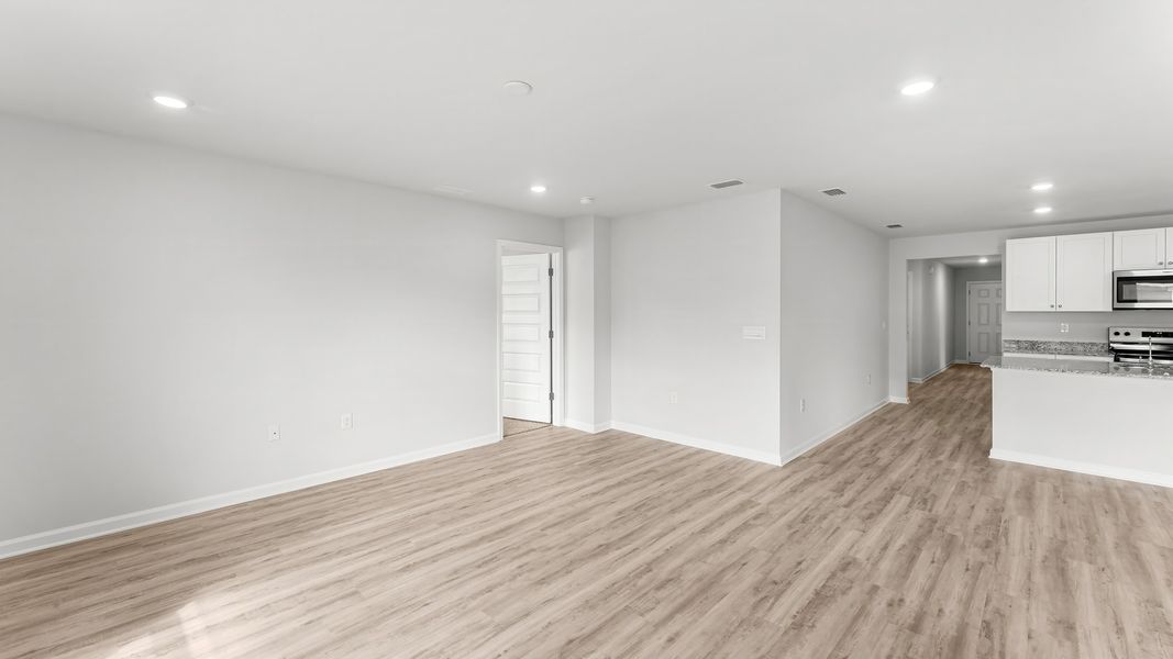 Spacious, unfurnished interior of a new home in Titus Park, Panama City (Image 21).