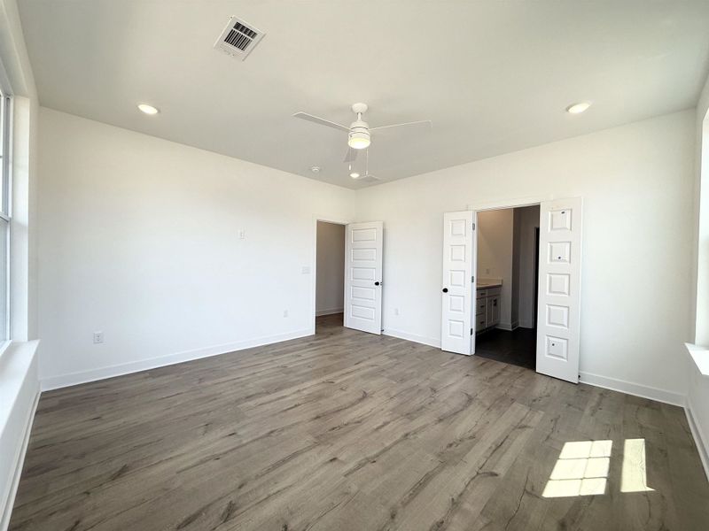 Unfurnished bedroom with a ceiling fan, dark wood-style flooring, recessed lighting, and ensuite bathroom