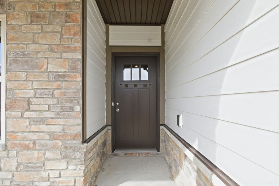 Exterior details and patio area of a home in Veterans Cove, Murfreesboro (Image 23).