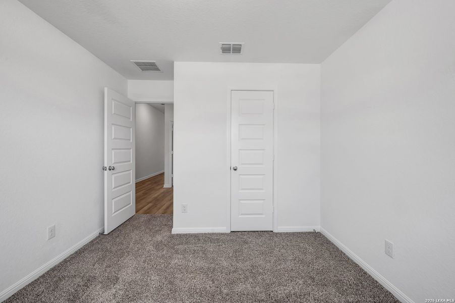 Spacious, unfurnished interior of a new home in Mesquite Ridge, San Antonio (Image 32).
