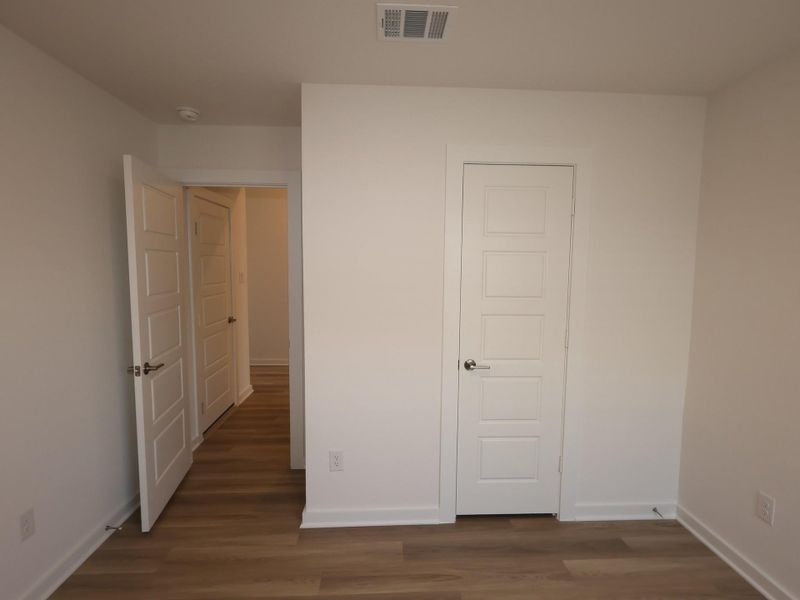 Spacious, unfurnished interior of a new home in Miller's Pond, Rosenberg (Image 18).
