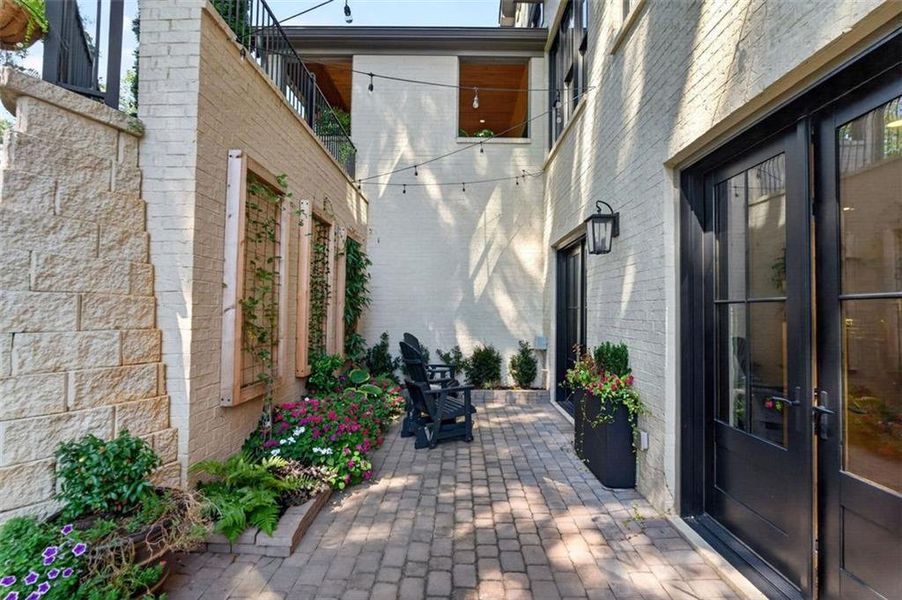Exterior details and patio area of a home in , Alpharetta (Image 20).
