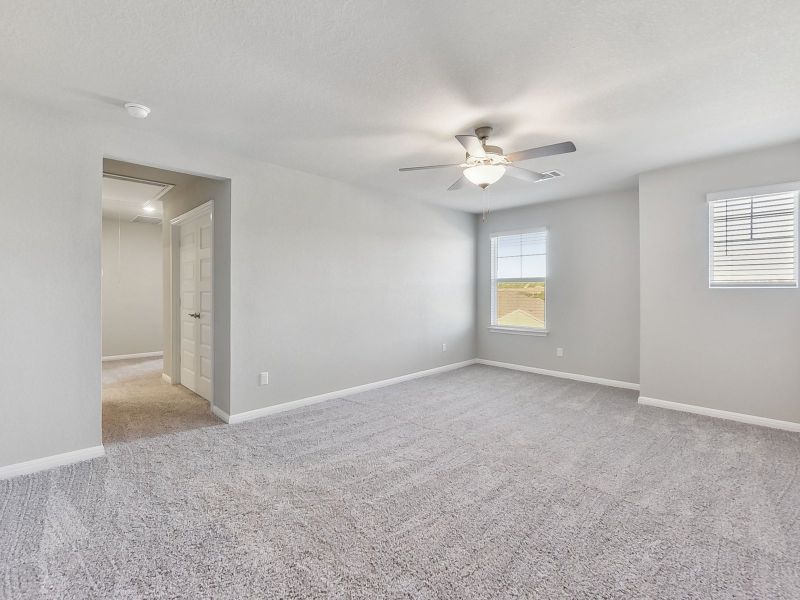 Spacious, unfurnished interior of a new home in Big Sky Ranch - Executive Collection, Dripping Springs (Image 16).