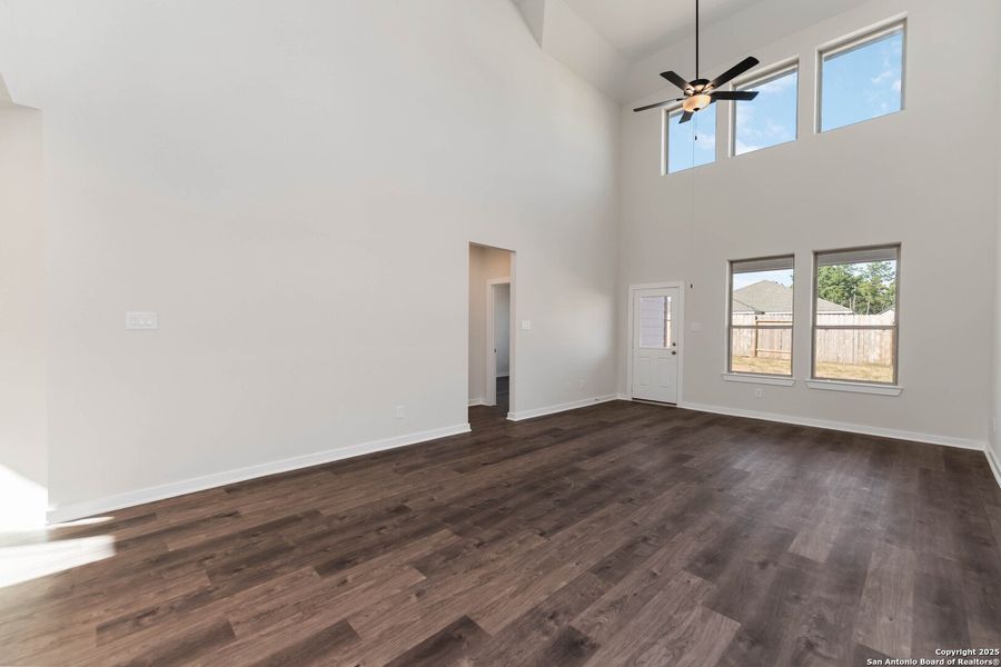 Spacious, unfurnished interior of a new home in Timber Creek, San Antonio (Image 21).