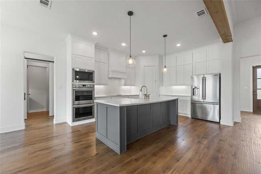 Furnished interior view inside a new home in King Crossing Estates, Van Alstyne (Image 8).