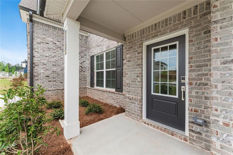 Exterior details and patio area of a home in Parkview Estates, South Fulton (Image 3).