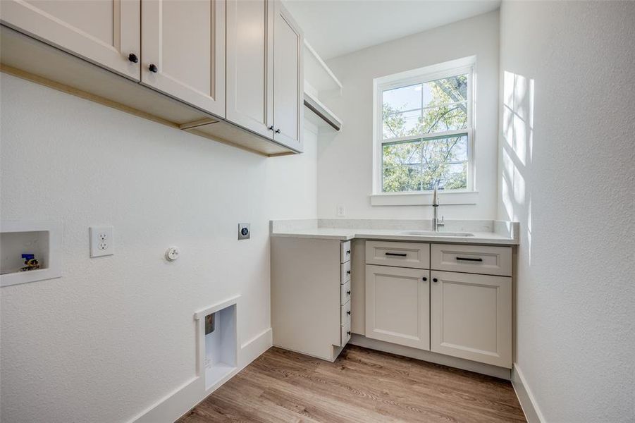 Furnished interior view inside a new home in , Denison (Image 5).