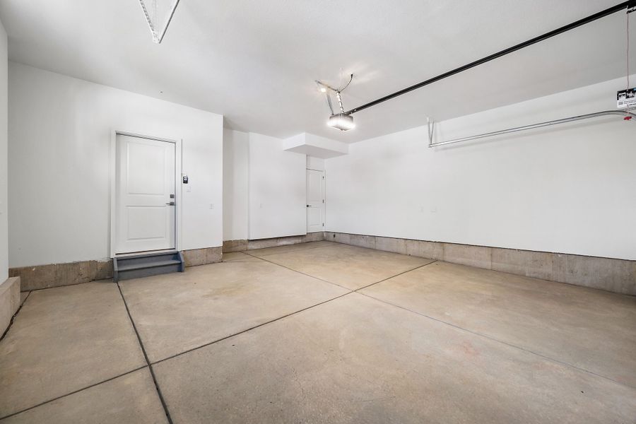 Spacious, unfurnished interior of a new home in Lyric at RidgeGate Townhomes, Lone Tree (Image 28). Spacious, unfurnished interior of a new home in Lyric at RidgeGate Townhomes, Lone Tree (Image 28).