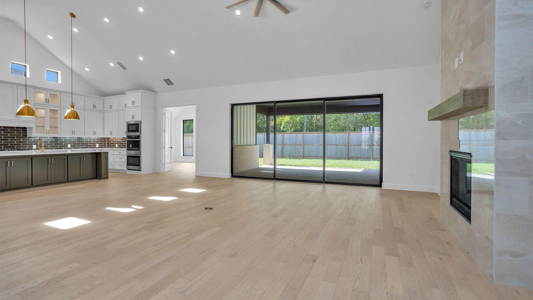 Spacious, unfurnished interior of a new home in Fulshear Lakes 80', Fulshear (Image 9).