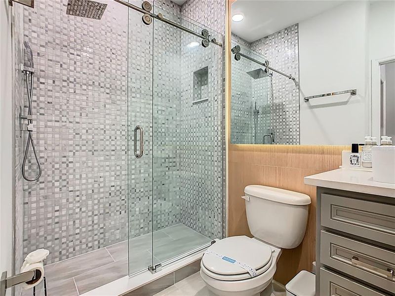 Furnished interior view inside a new home in , Orlando (Image 8).