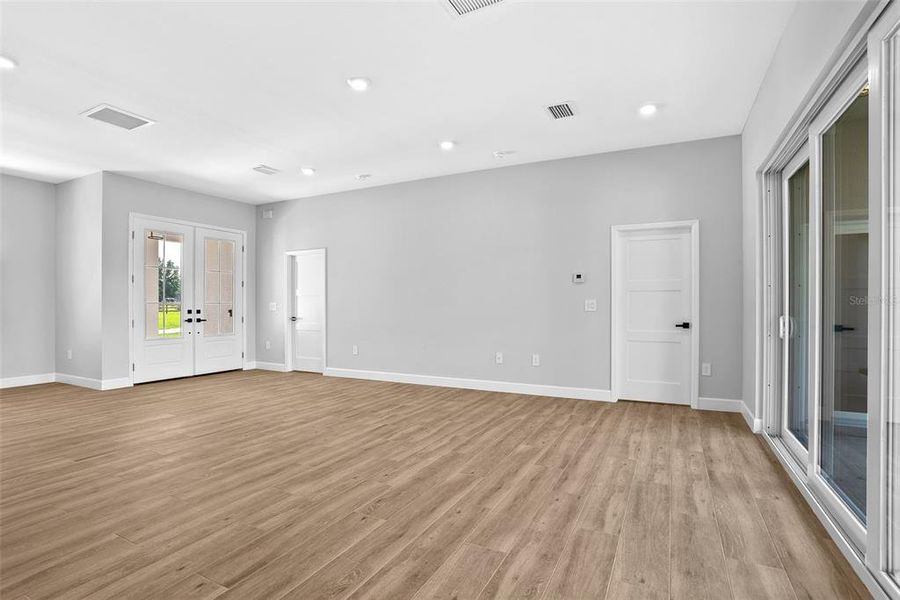 Spacious, unfurnished interior of a new home in , San Antonio (Image 32).