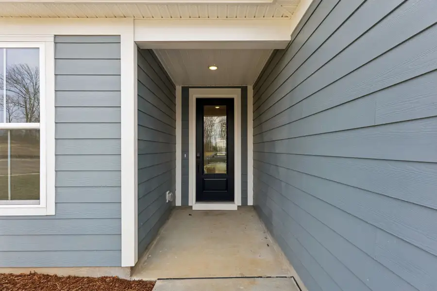 Exterior details and patio area of a home in Glenview Farms, Murfreesboro (Image 32).