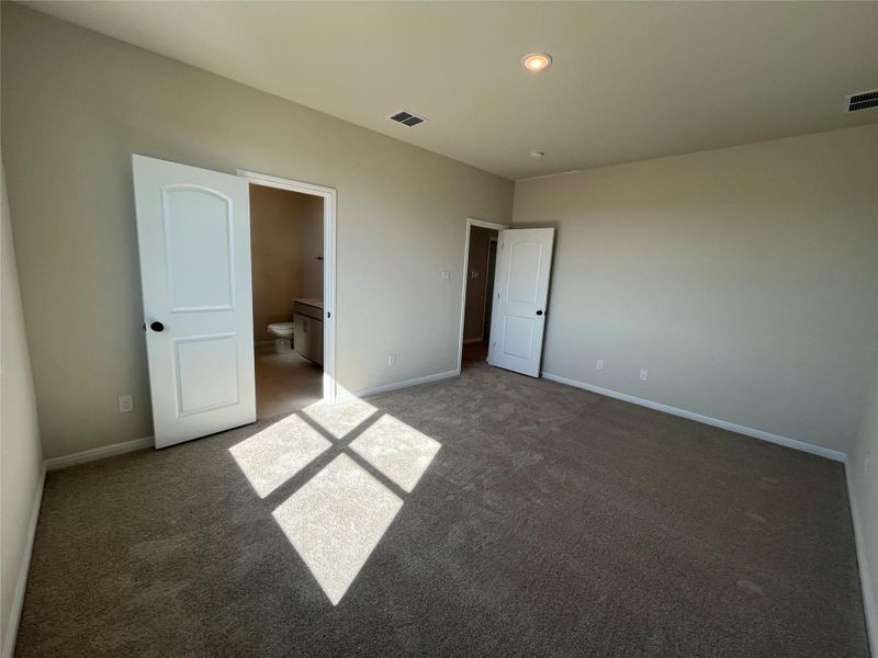 Spacious, unfurnished interior of a new home in The Cottages at Lariat, Liberty Hill (Image 27).