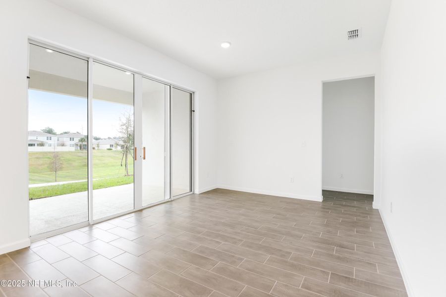 Spacious, unfurnished interior of a new home in Seasons at Grandview Gardens, Deland (Image 16).