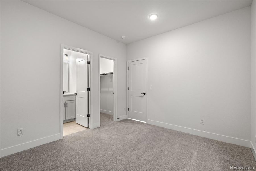 Spacious, unfurnished interior of a new home in Trailside at Cottonwood Creek, Colorado Springs (Image 23).