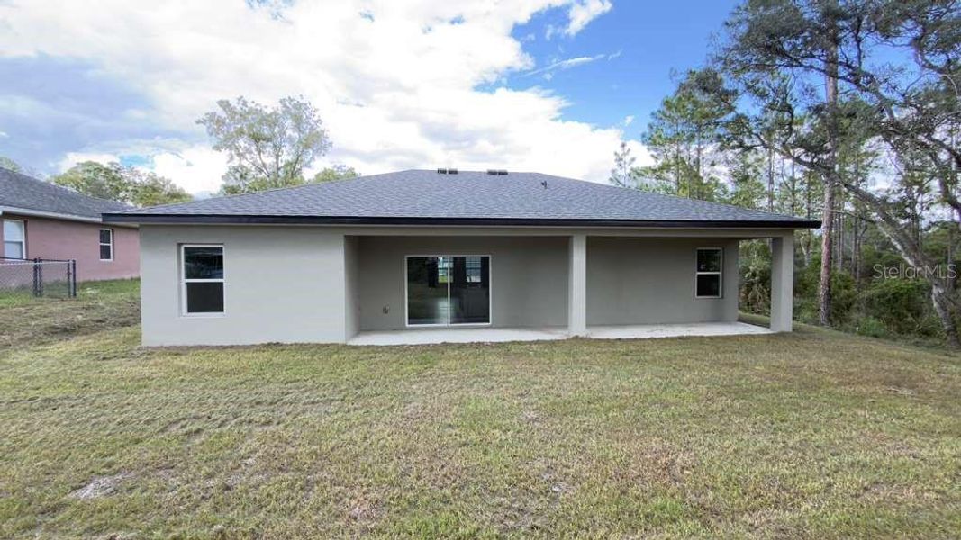 Exterior details and patio area of a home in , Citrus Springs (Image 17).