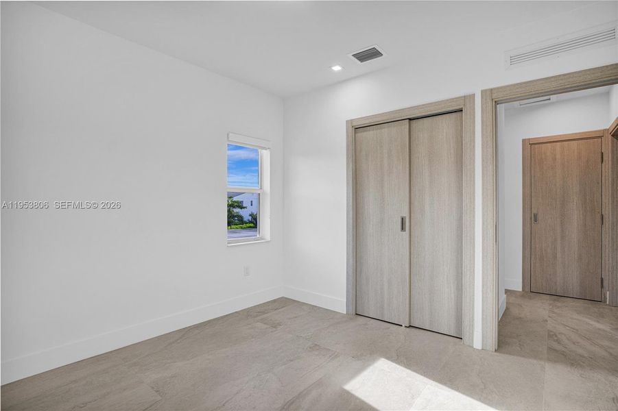 Spacious, unfurnished interior of a new home in , Miami (Image 23).