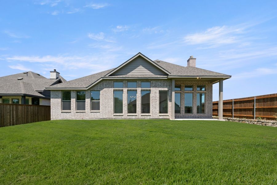 Exterior details and patio area of a home in Redden Farms, Midlothian (Image 4).