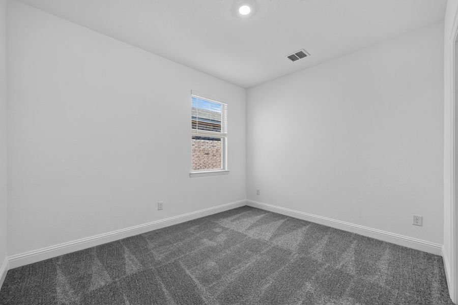 Spacious, unfurnished interior of a new home in Madero 50s, Fort Worth (Image 21).
