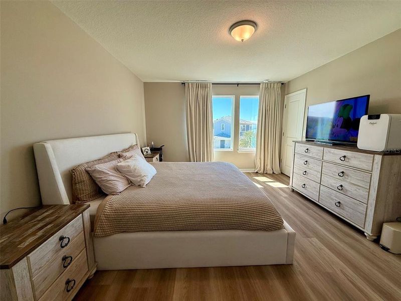 Furnished interior view inside a new home in , Winter Garden (Image 11).