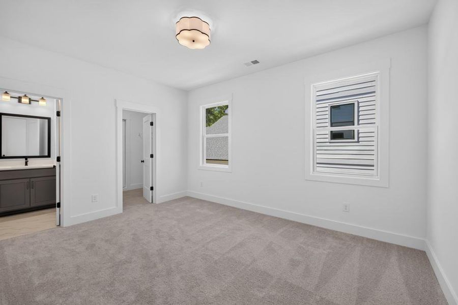 Spacious, unfurnished interior of a new home in Livingstone Park, Kennesaw (Image 41).