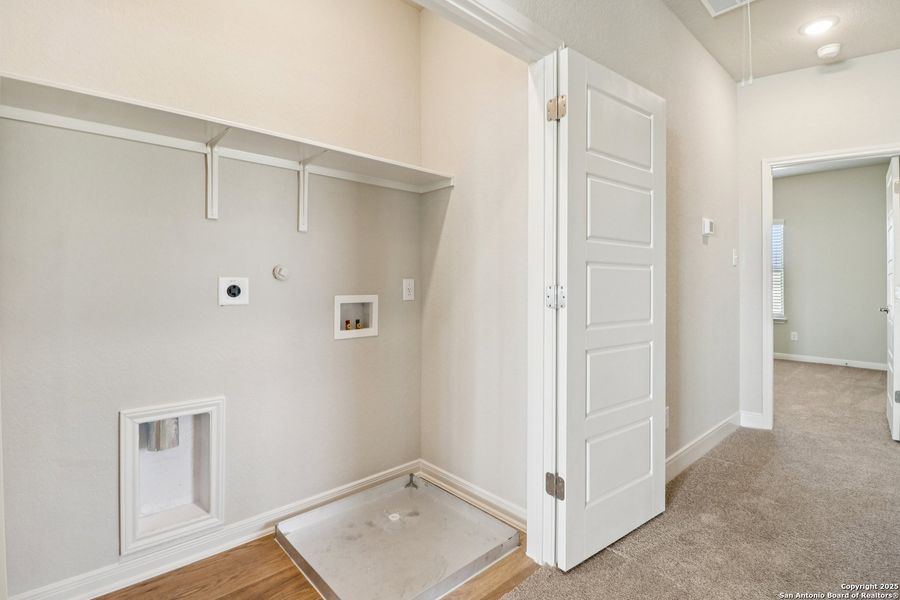 Spacious, unfurnished interior of a new home in Magnolia Village North, San Antonio (Image 39).