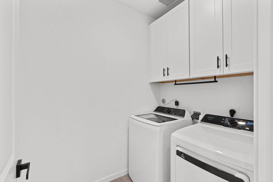 Furnished interior view inside a new home in Lago Mar, Texas City (Image 40).