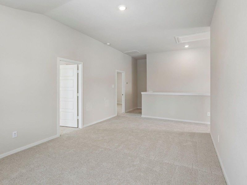 Spacious, unfurnished interior of a new home in Heights of Barbers Hill, Baytown (Image 36).
