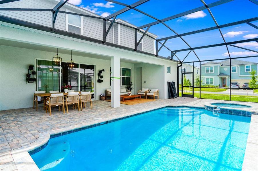Exterior details and patio area of a home in , Kissimmee (Image 3).