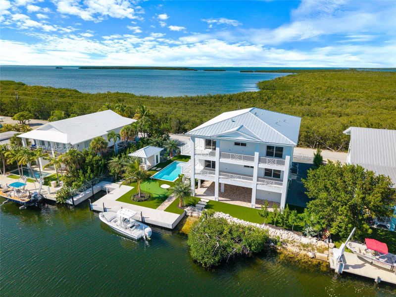 Condo located in Tavernier, FL showcasing its design and architecture (Image 55).