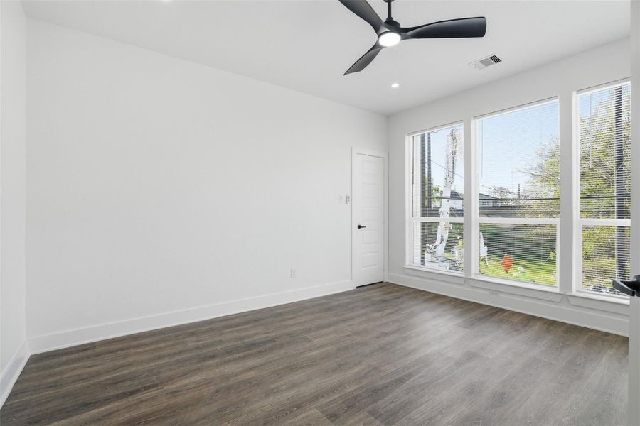 Spacious, unfurnished interior of a new home in , Houston (Image 31).