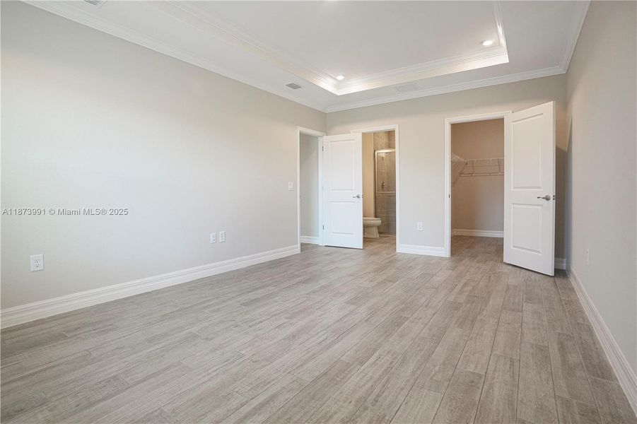 Spacious, unfurnished interior of a new home in , Port Charlotte (Image 22).