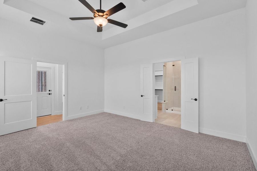 Spacious, unfurnished interior of a new home in Wildrye 45', Waller (Image 25).