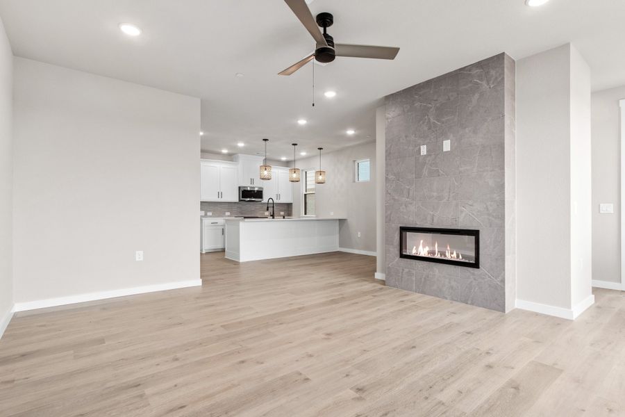 Spacious, unfurnished interior of a new home in Wildridge, Oak Point (Image 22).