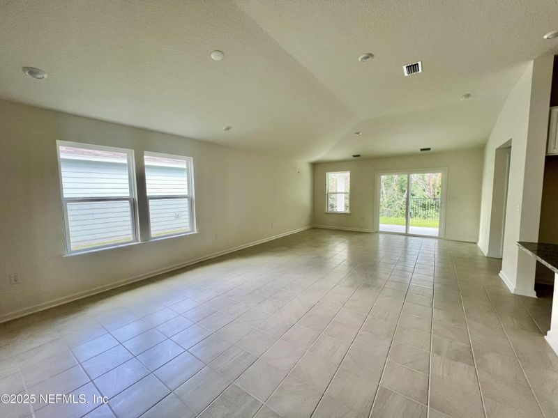 Spacious, unfurnished interior of a new home in Panther Creek, Jacksonville (Image 7).