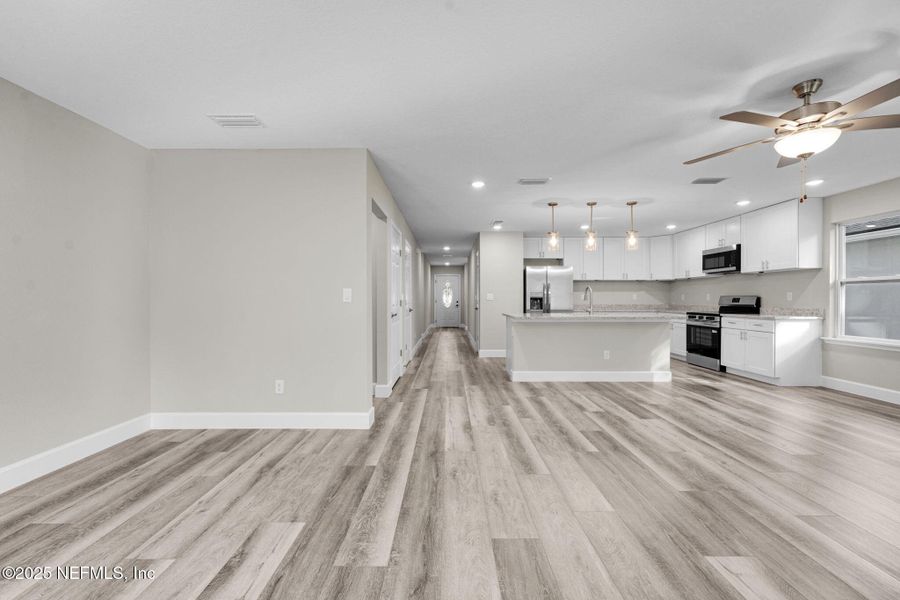 Spacious, unfurnished interior of a new home in , Jacksonville (Image 19).