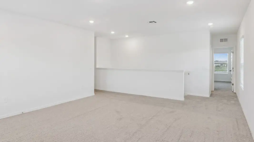 Representative unfurnished interior of a home built from the Coral by D.R. Horton in Hawthorne Ranch, Lakeland (Image 33).