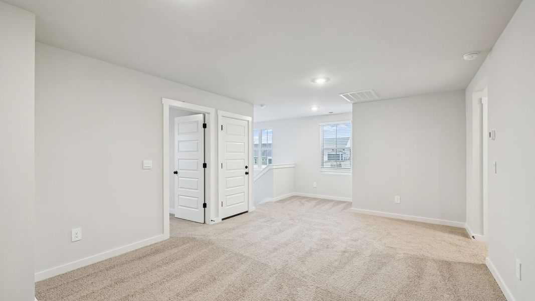 Spacious, unfurnished interior of a new home in Reserve at Hickory Ridge, Columbia (Image 43).