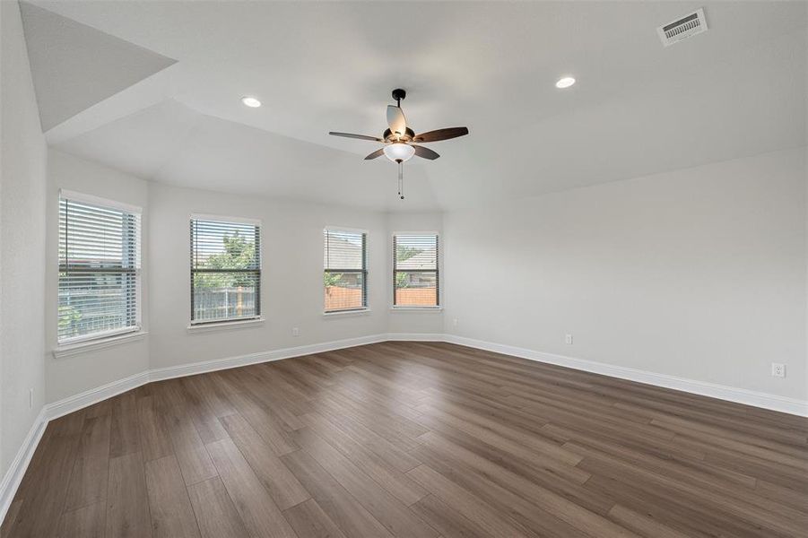 Spacious, unfurnished interior of a new home in Renaissance, Waco (Image 13).