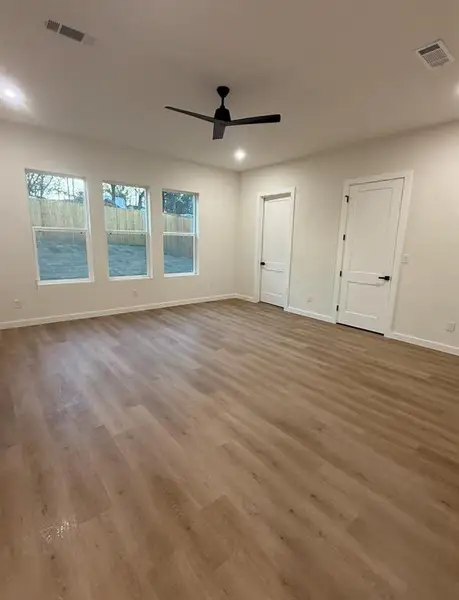 Spacious, unfurnished interior of a new home in , Dallas (Image 5).