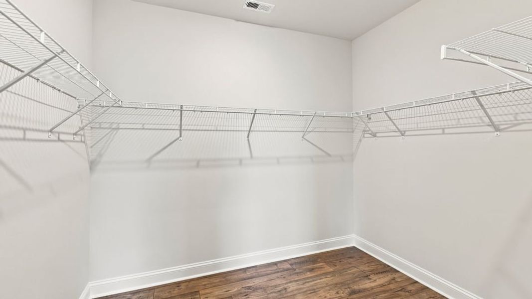 Spacious, unfurnished interior of a new home in Shadowood, Seneca (Image 35).